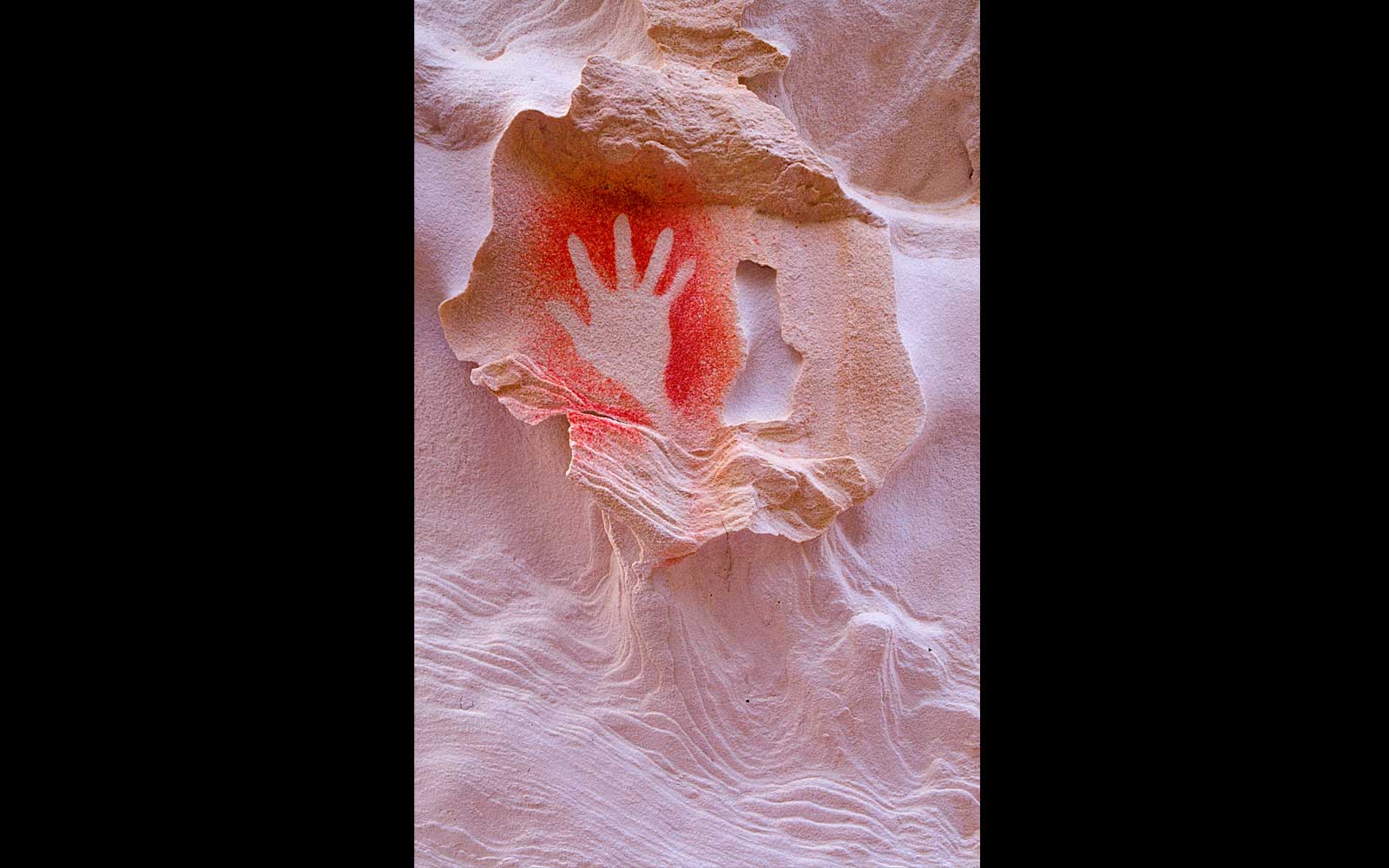 Aboriginal ochre stencil art. Carnarvon National Park
